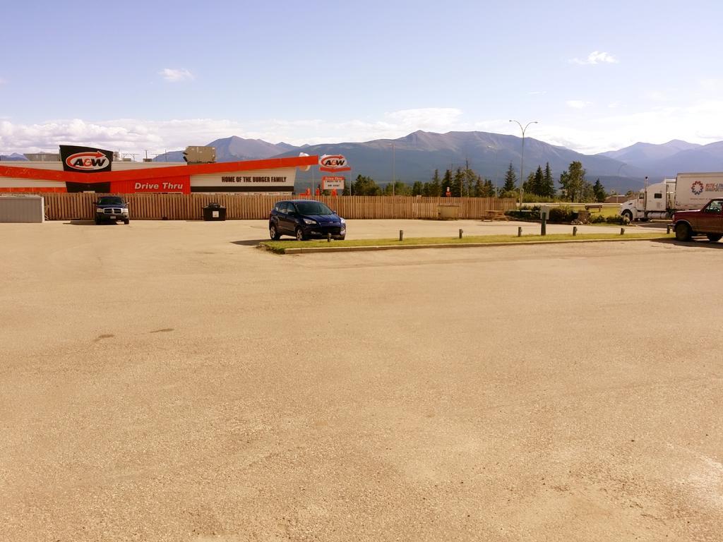 Alpine Lodge Motel & Restaurant แกรนเดแคช ภายนอก รูปภาพ