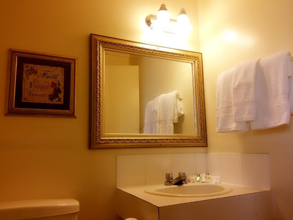 Alpine Lodge Motel & Restaurant แกรนเดแคช ภายนอก รูปภาพ