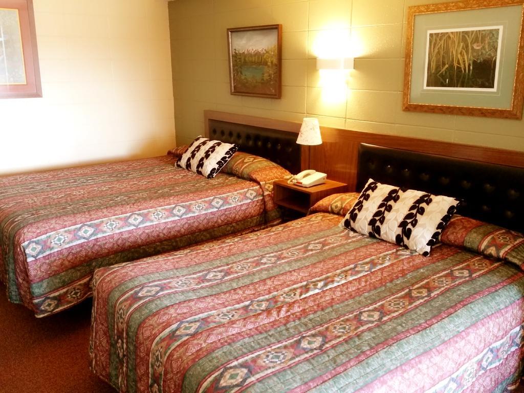 Alpine Lodge Motel & Restaurant แกรนเดแคช ห้อง รูปภาพ