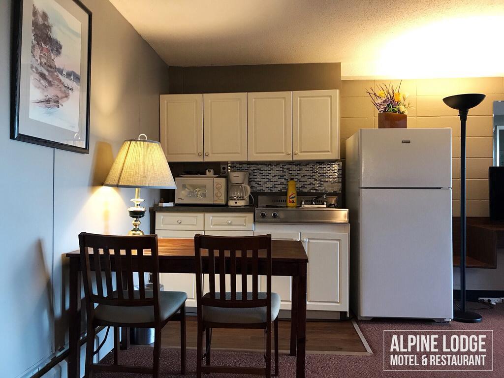 Alpine Lodge Motel & Restaurant แกรนเดแคช ภายนอก รูปภาพ