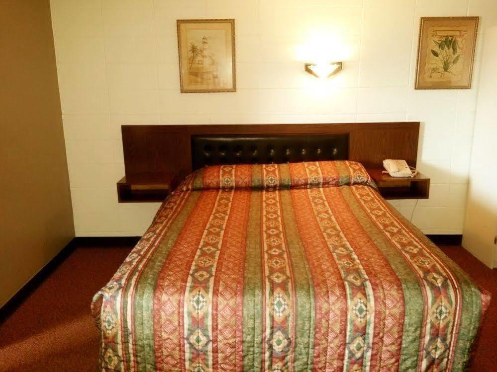 Alpine Lodge Motel & Restaurant แกรนเดแคช ภายนอก รูปภาพ
